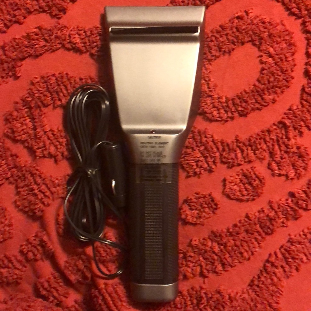 💥4/$20💥 Avon electric windshield scraper